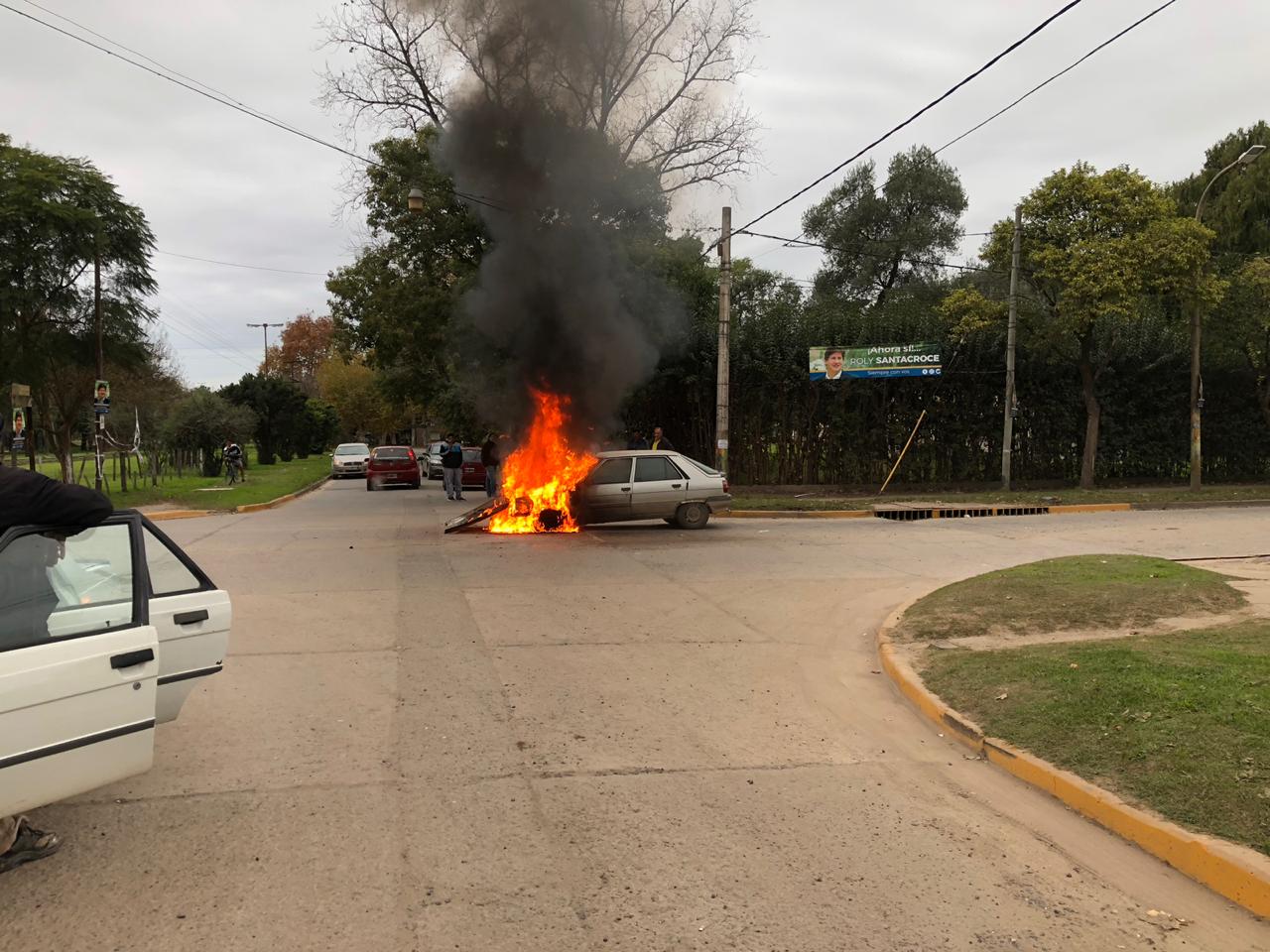 Se incendió cuando circulaba por pleno centro de la ciudad 